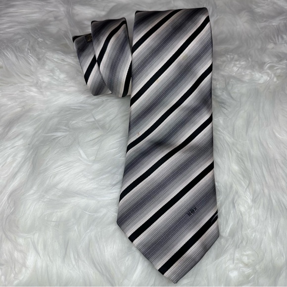 Authentic Louis Vuitton Tie - Picture 8 of 11